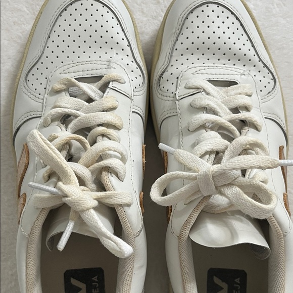 Veja Women's White  Sneakers - Picture 9 of 12